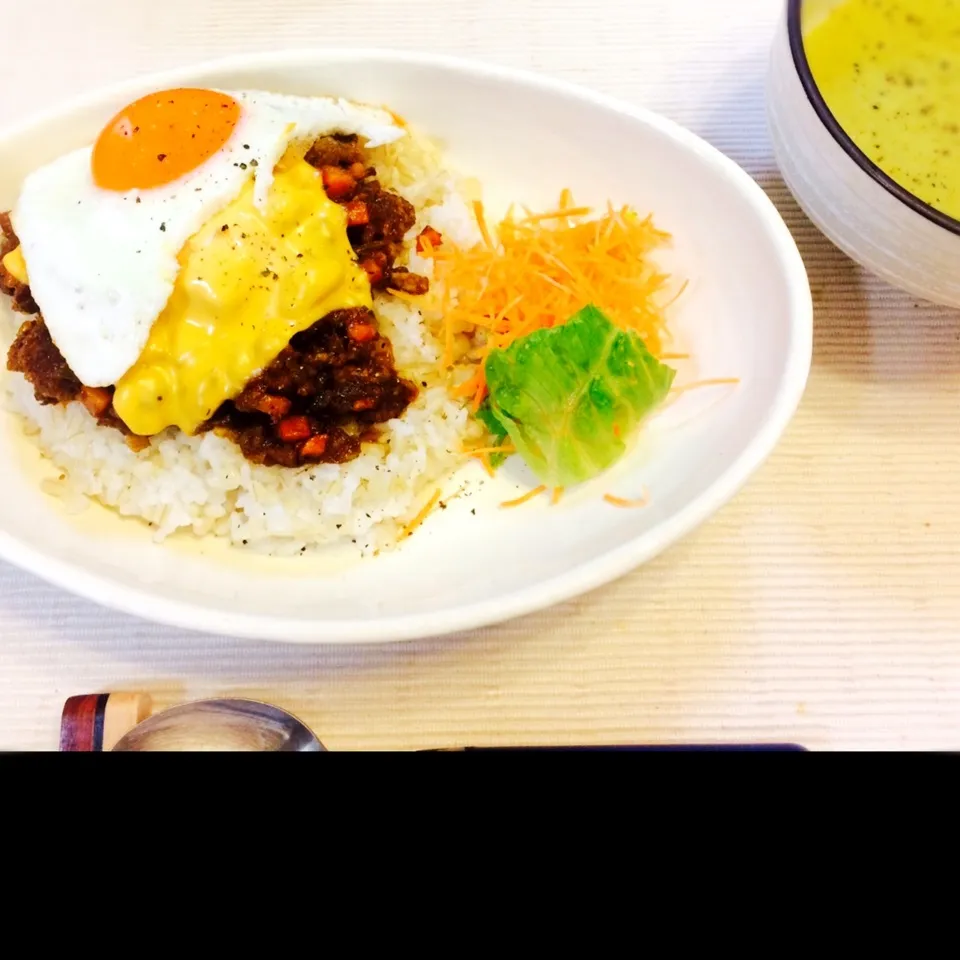 チーズドライカレー🍛と野菜のポタージュ|きょんさん