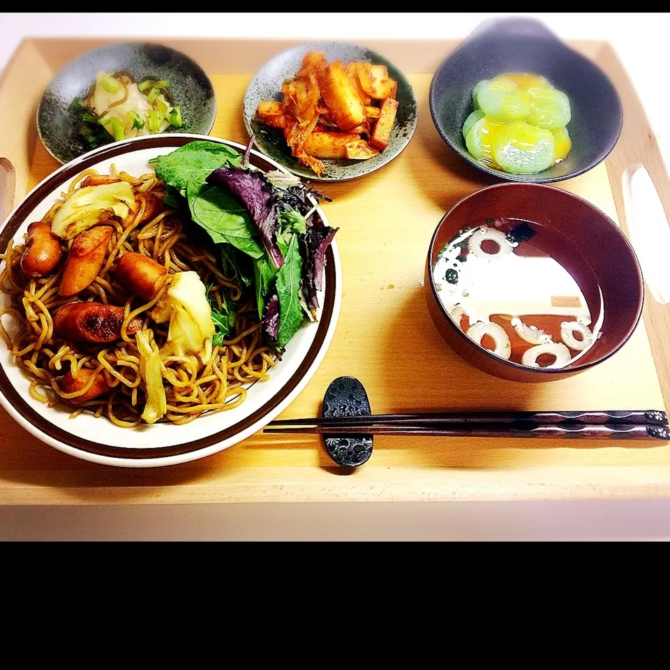 今日の夕飯〜シャウエッセンやきそばん〜|きょんさん