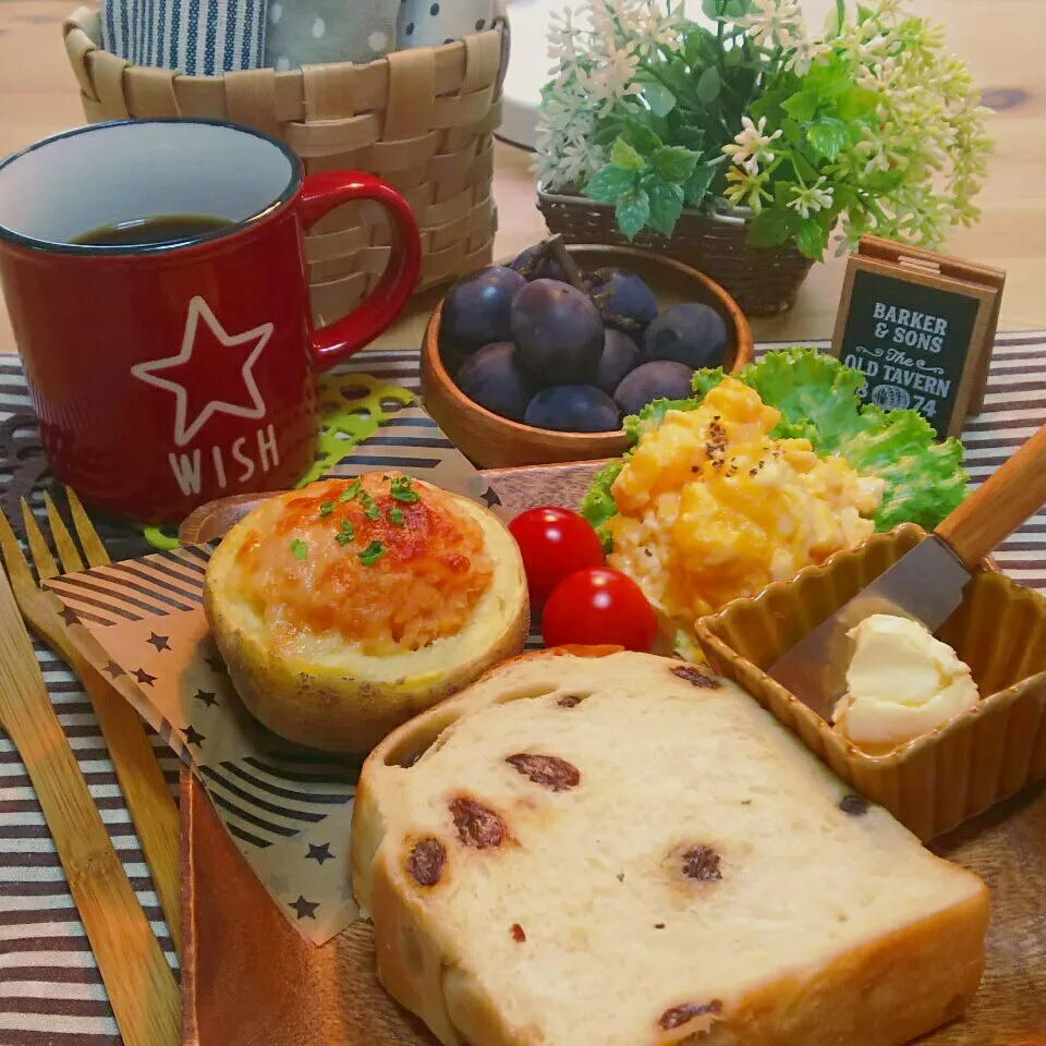 レーズン山食パンであさごはん🍞|モゥモゥパラダイスさん