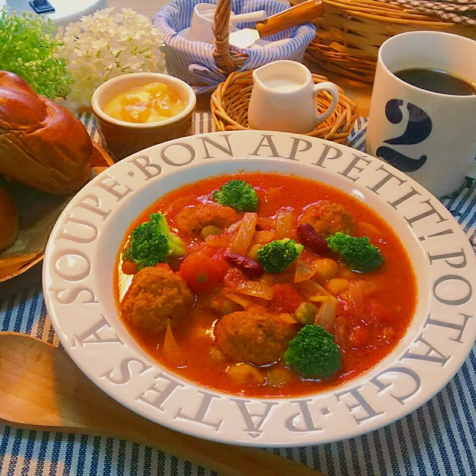 Snapdishの料理写真:ミートボールとお豆のトマトスープ🍅|モゥモゥパラダイスさん