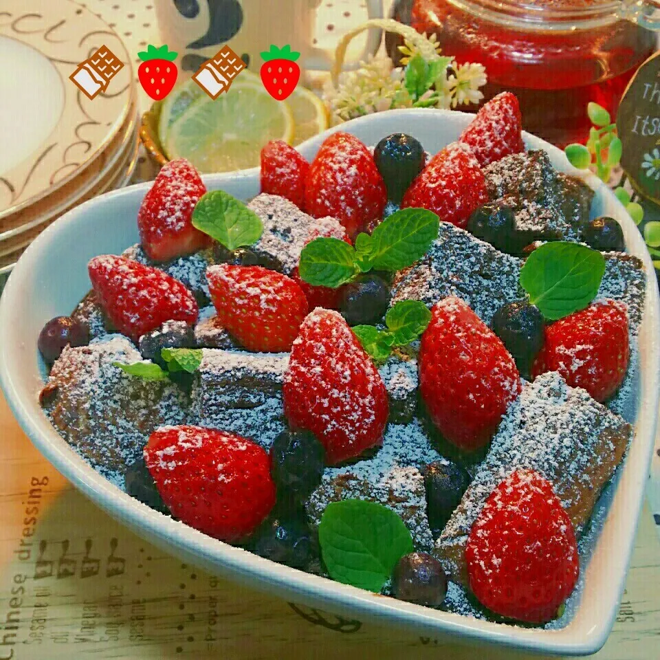 チョコとベリーのパンプディング🍫🍓|モゥモゥパラダイスさん