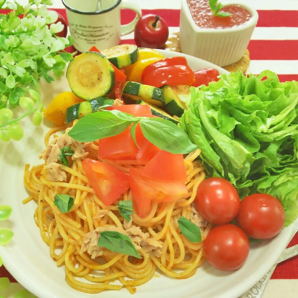 トマトパスタで簡単お昼ごはん🍴🍅|モゥモゥパラダイスさん