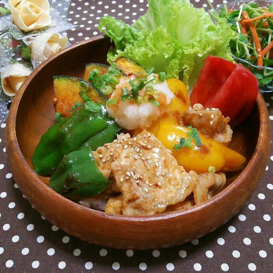 夏野菜と豚肉のスタミナ丼☆|モゥモゥパラダイスさん