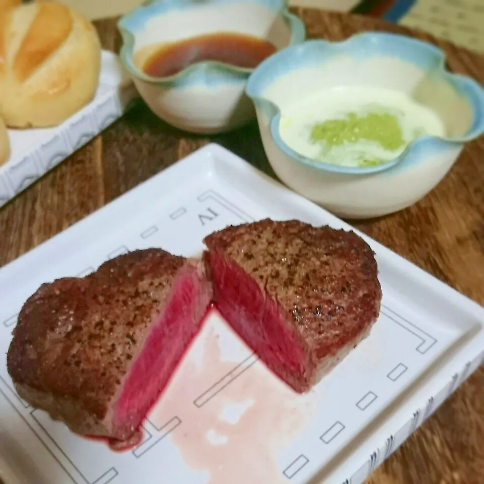 分厚い肉ゲット❗セロリコと和風ソースで🎵|こはくさん