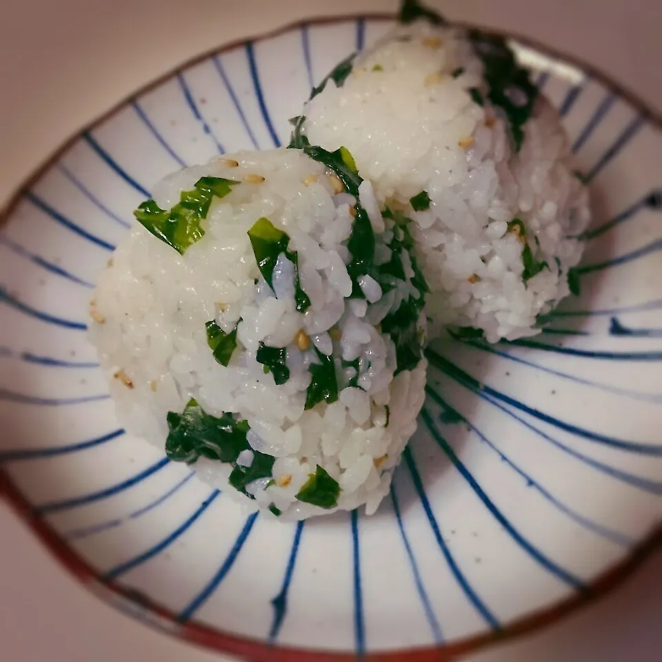 ワカメご飯おにぎり|こはくさん