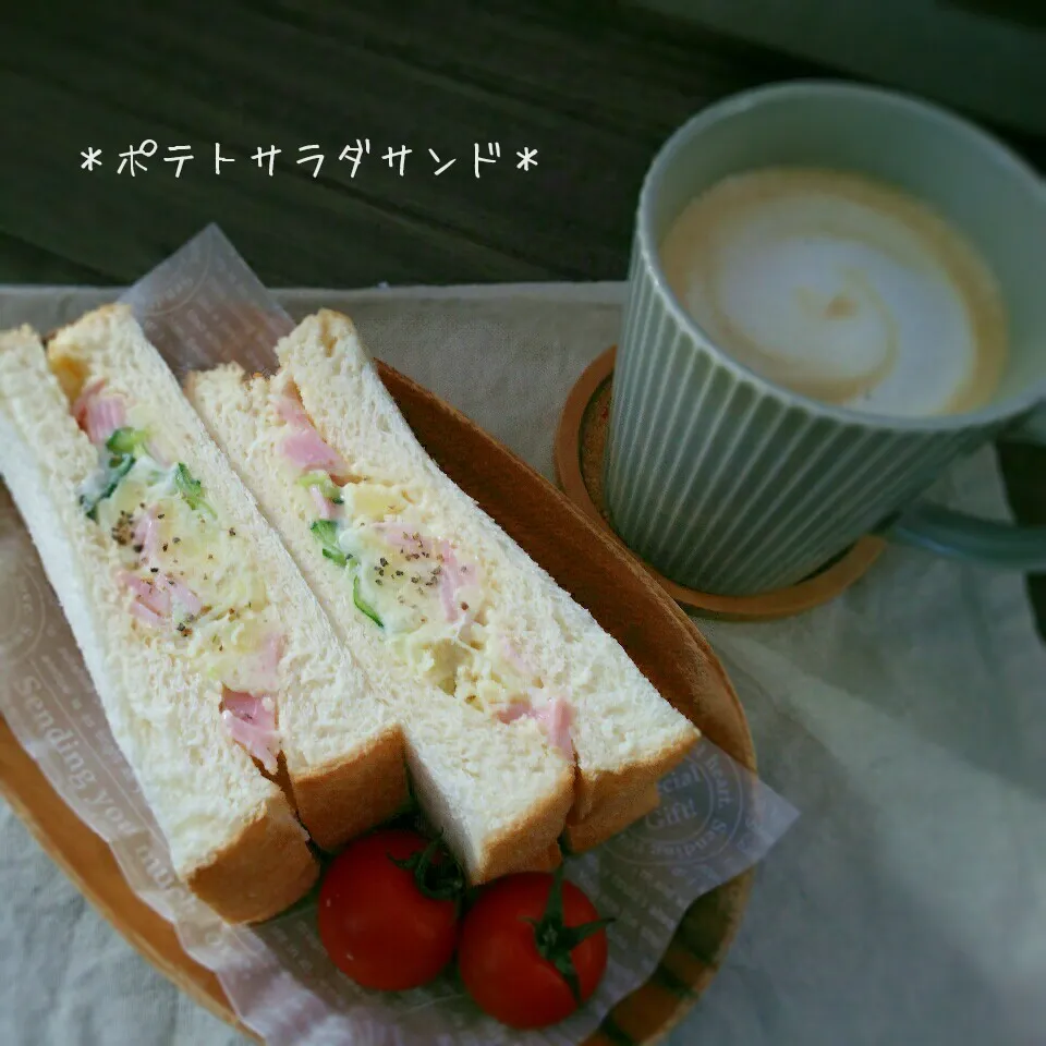 Snapdishの料理写真:＊ポテトサラダサンドで朝ごはん＊|sayakaさん