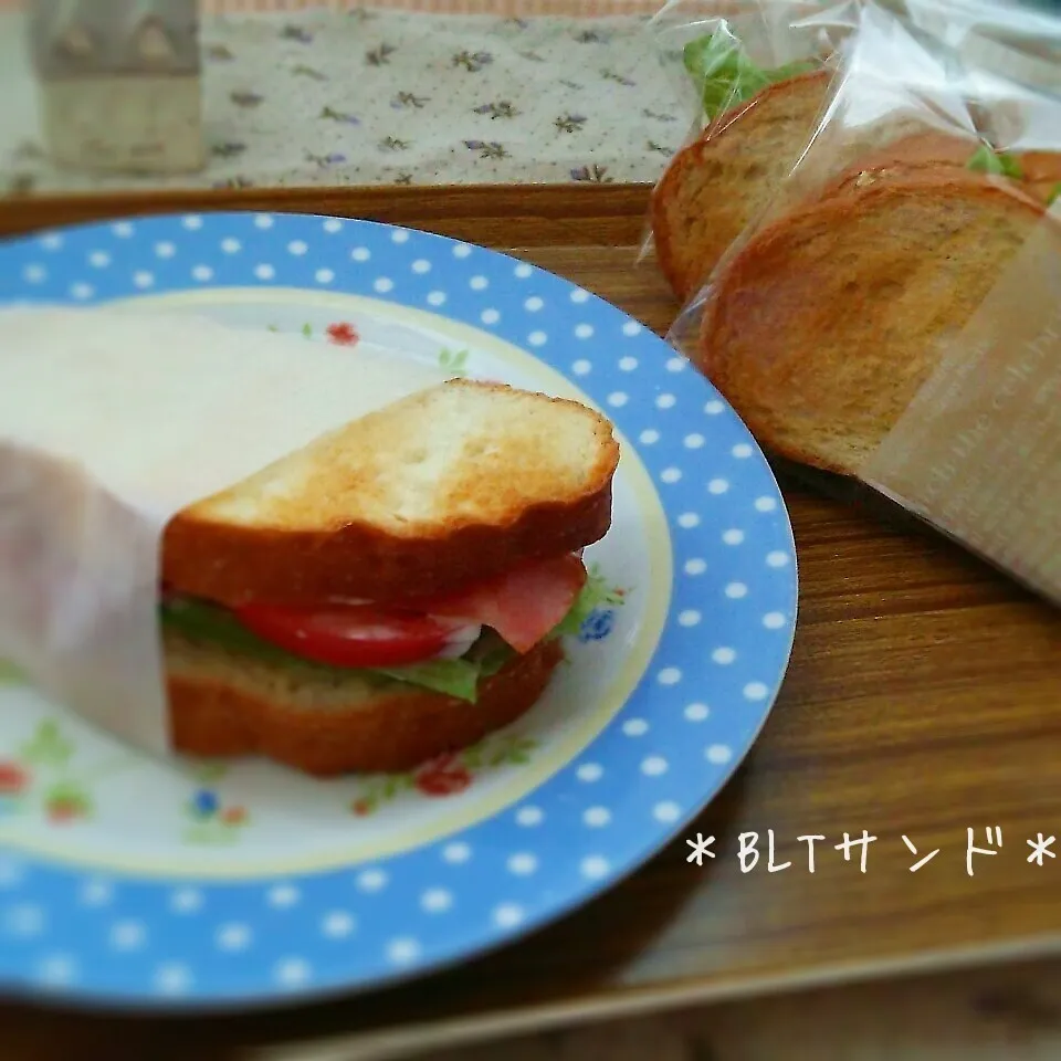 Snapdishの料理写真:＊私のお弁当・BLTサンド＊|sayakaさん