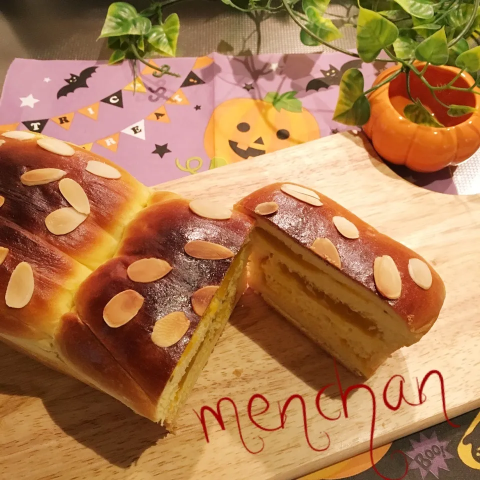 Snapdishの料理写真:ハロウィン仕様かぼちゃブリオッシュ🎃|めんちゃんさん