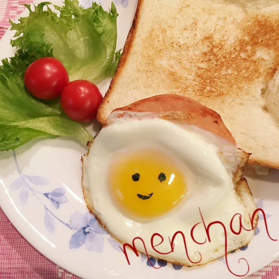 Snapdishの料理写真:フライパン一つでハムエッグトースト♡|めんちゃんさん