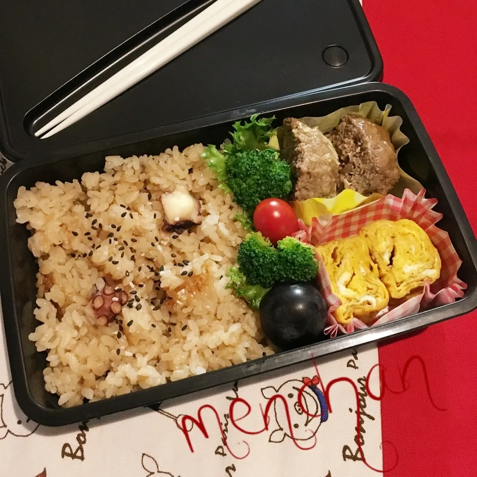 Snapdishの料理写真:たこ飯&ハンバーグ弁当♡|めんちゃんさん