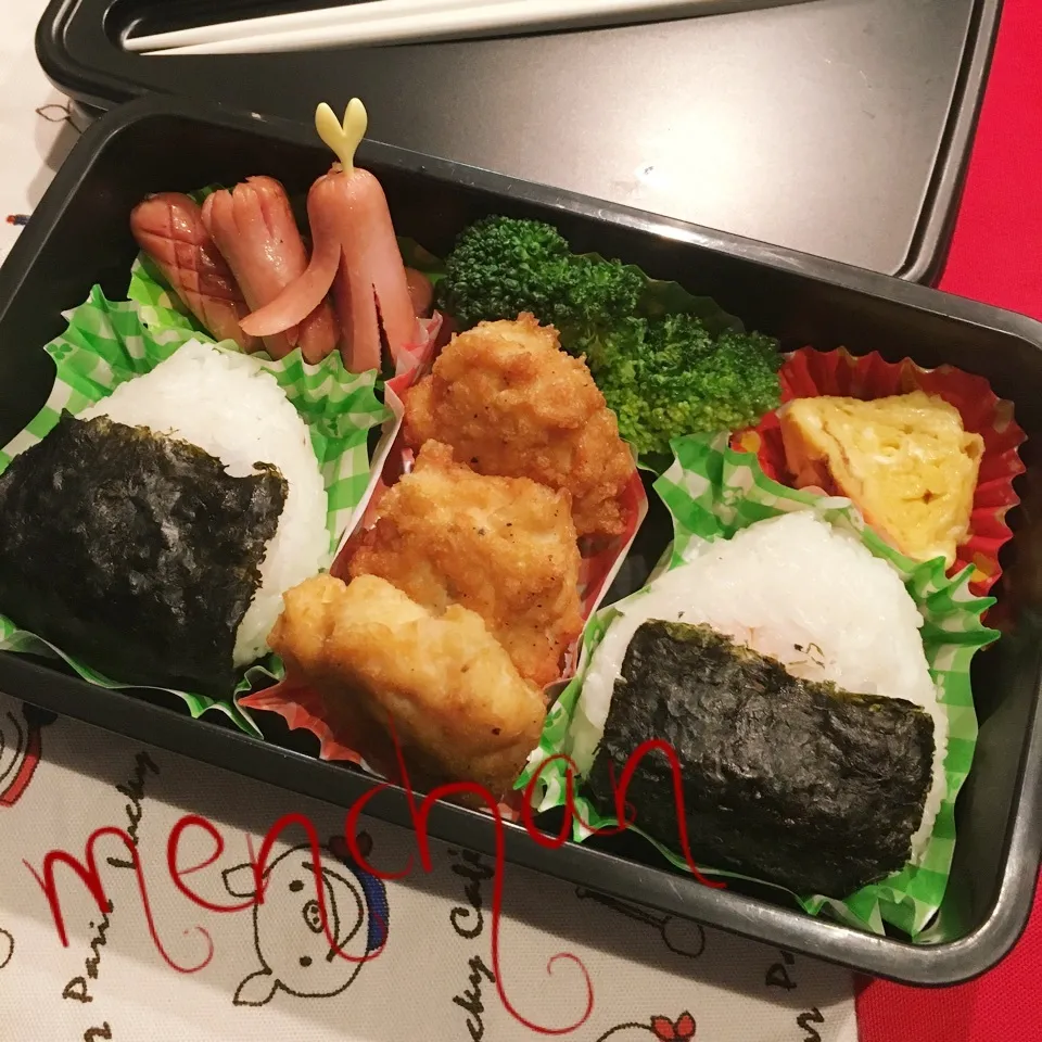 チキンナゲット&お握り弁当♡|めんちゃんさん