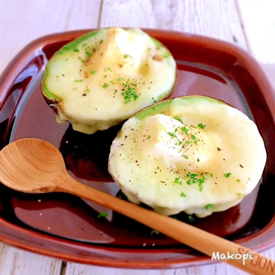 アボカドのダブルチーズ焼き 🥑♡♡♡|まこぴ～♪さん