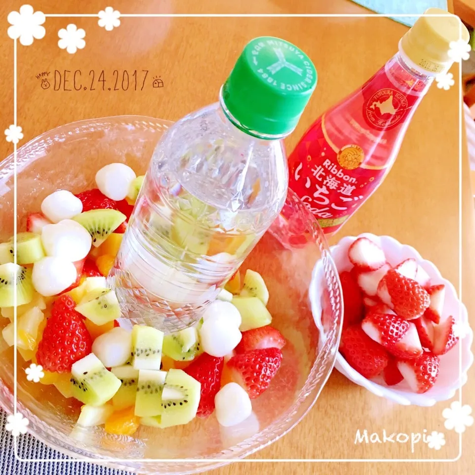 ナイアガラ☆フルーツポンチ🥂🍓＊おまけ＊白玉あずきも♡|まこぴ～♪さん