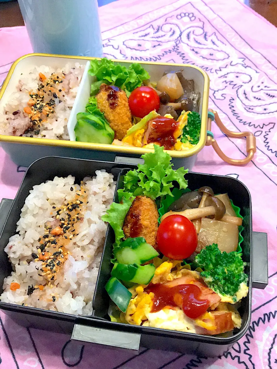 Snapdishの料理写真:2018.10.26  JK&自分弁当～こんにゃくとしめじののピリ辛炒め♪|rinrin*mama*さん