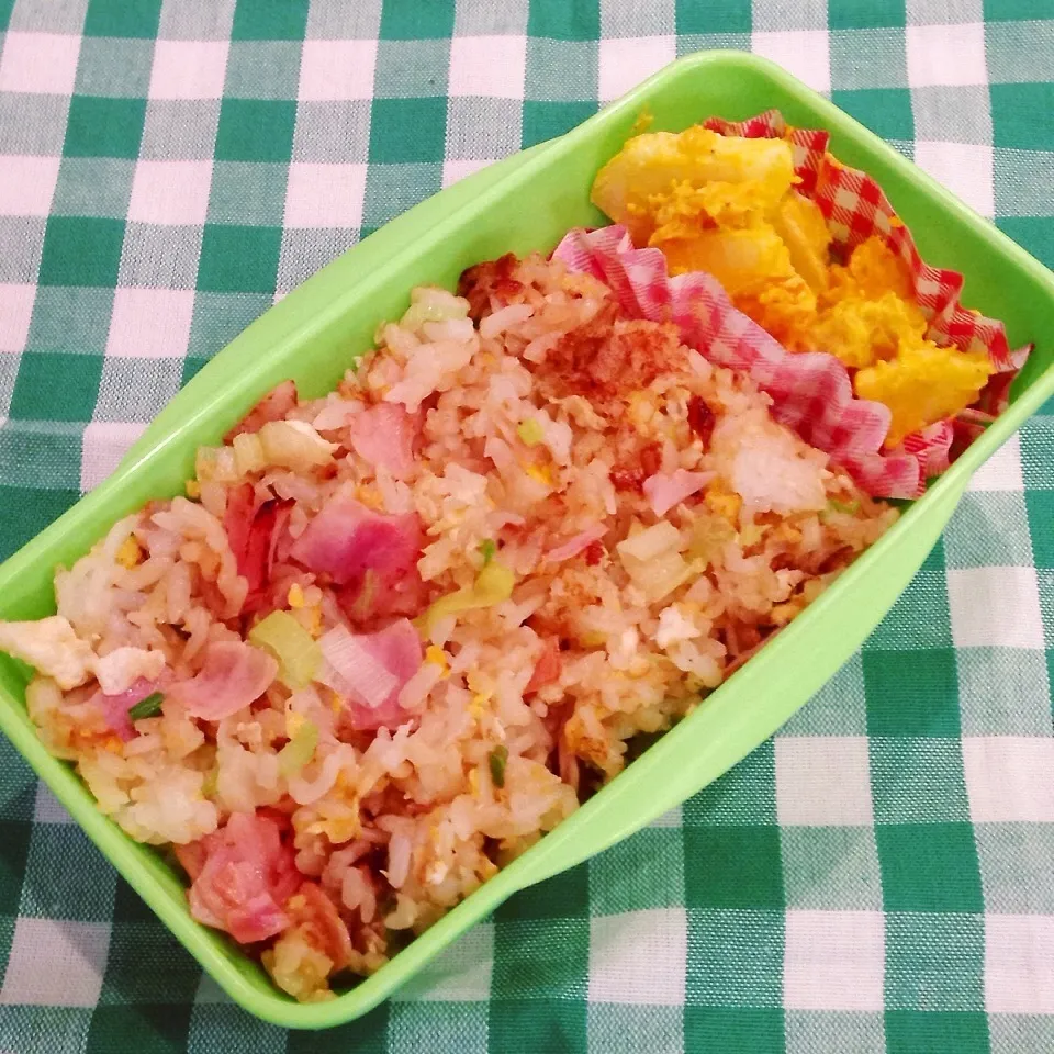 Snapdishの料理写真:好きな物シリーズ！炒飯弁当( ´艸｀)|めんちゃんさん