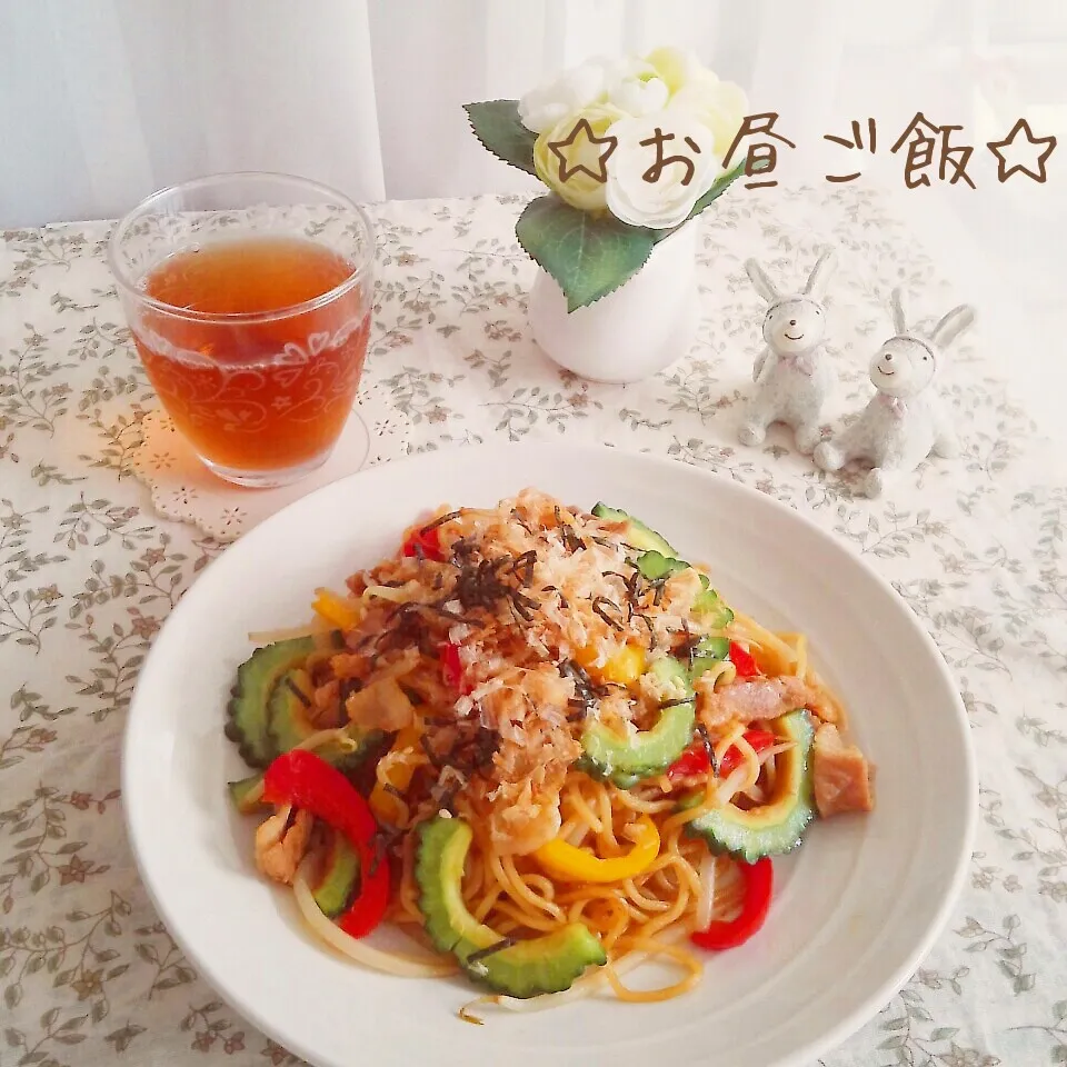 ゴーヤとパプリカのカレー風味焼きそば♪|まこぴ～♪さん