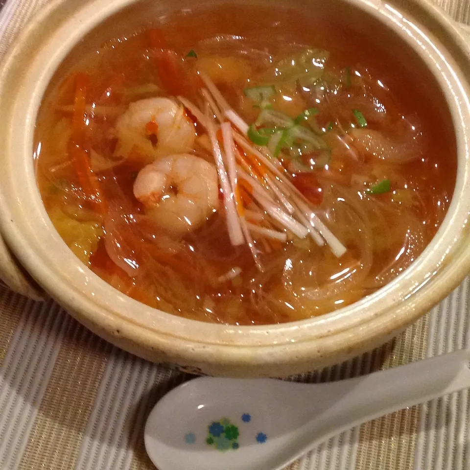 【鍋部】海老と春雨の野菜スープ♡ラー油かけ〜|めんちゃんさん