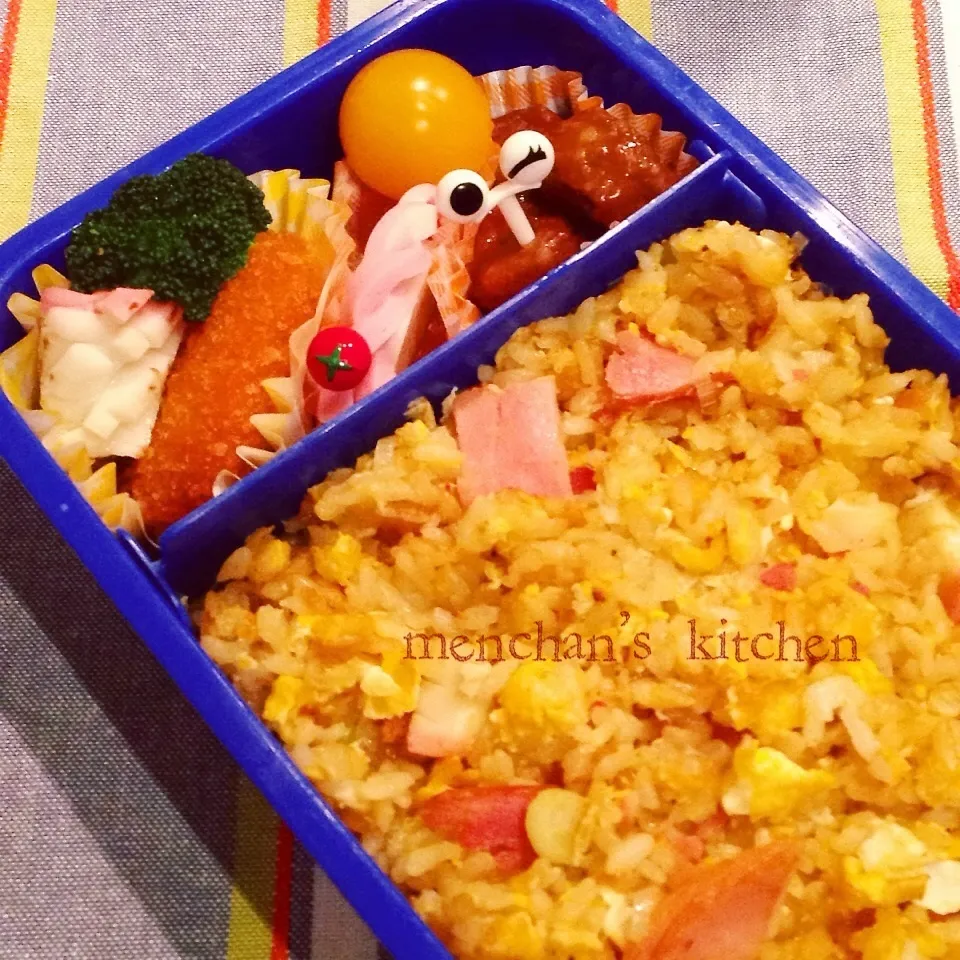 Snapdishの料理写真:かまぼこ入り炒飯弁当(o^^o)|めんちゃんさん