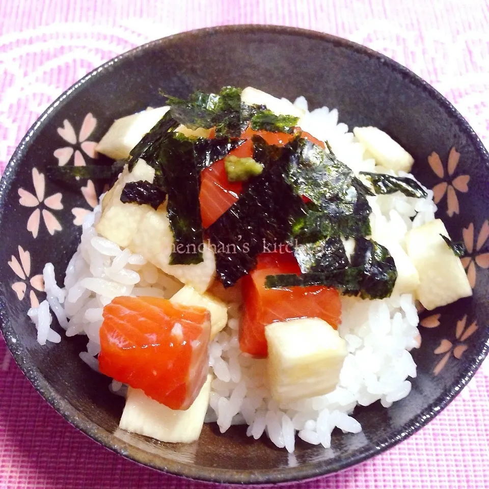 ワサビが効く〜！長芋とサーモンの漬け丼♡|めんちゃんさん