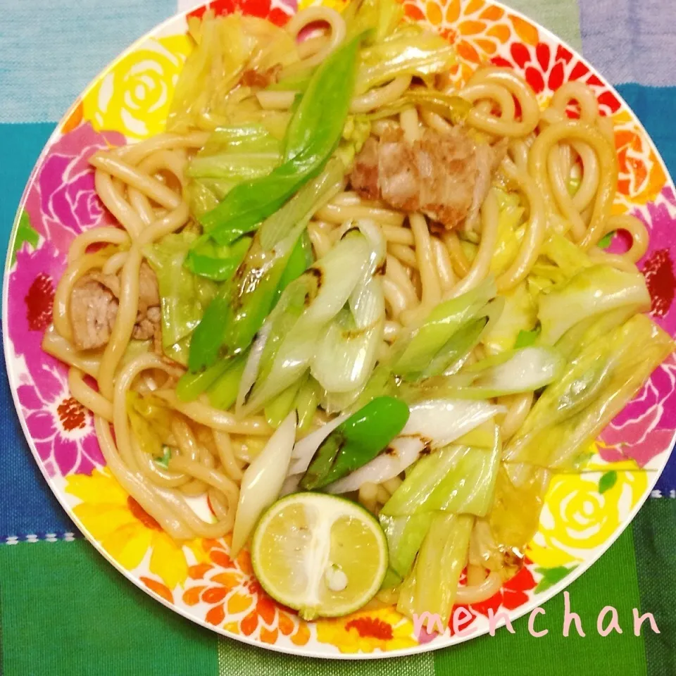 風邪ひきさんに！焦がしネギ焼きうどん♡|めんちゃんさん