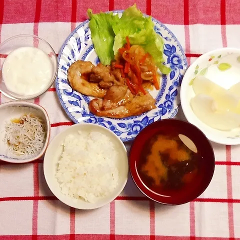 今日の夕飯です(*^^*)メインは生姜焼き！|めんちゃんさん