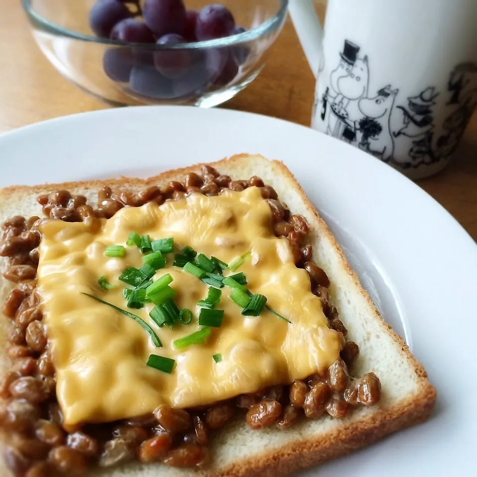 納豆トースト♡今日の私のお昼|Hanaさん