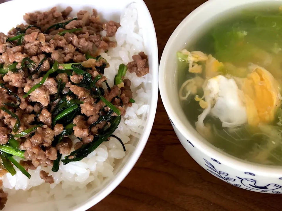 ひき肉にら丼とレタたまスープ|むぎさん