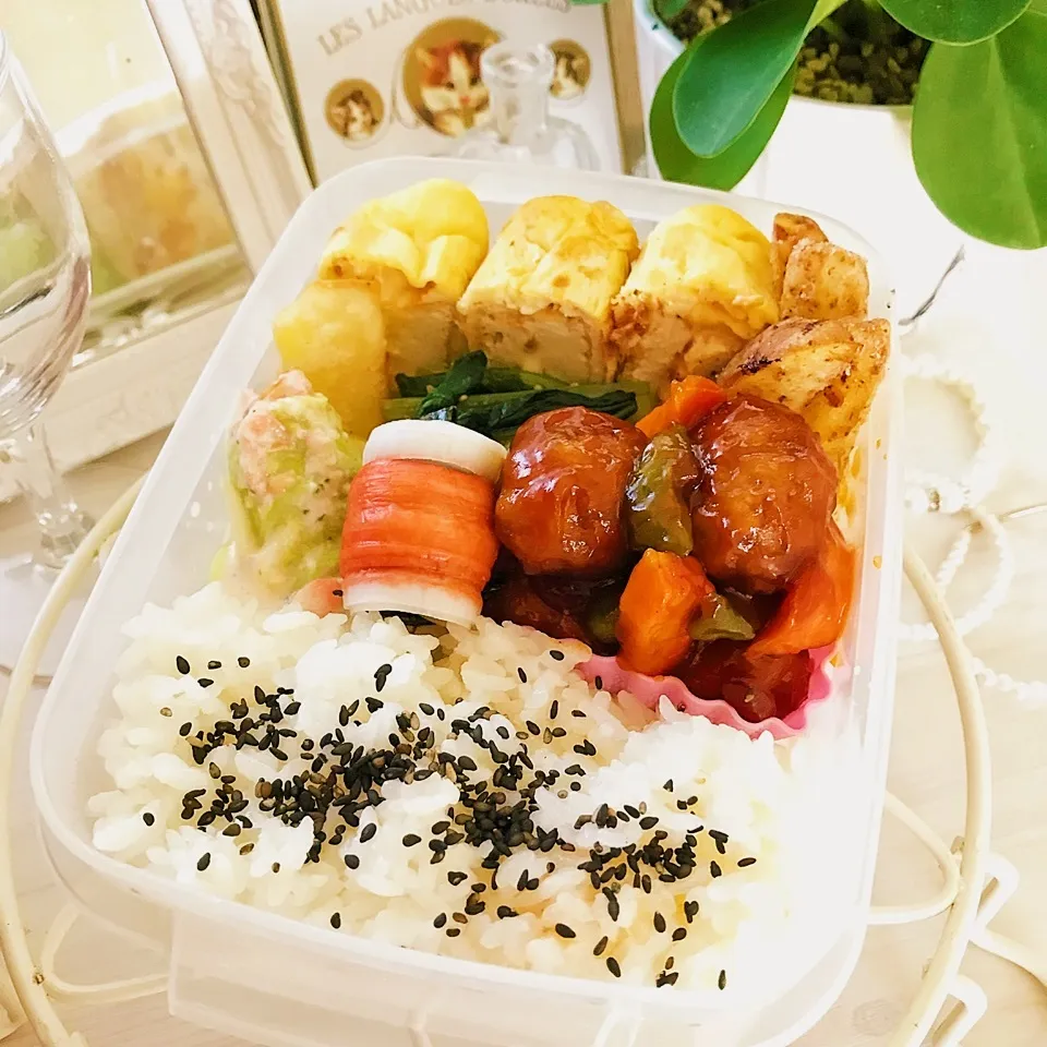 本日のお弁当♪甘ケチャタレのミートボール弁当✨|綾奈さん