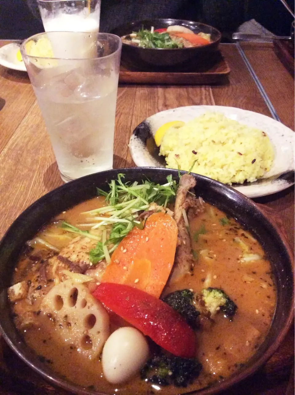 札幌【GARAKU】やわらかチキンレッグと野菜のスープカレー|ひよこさん