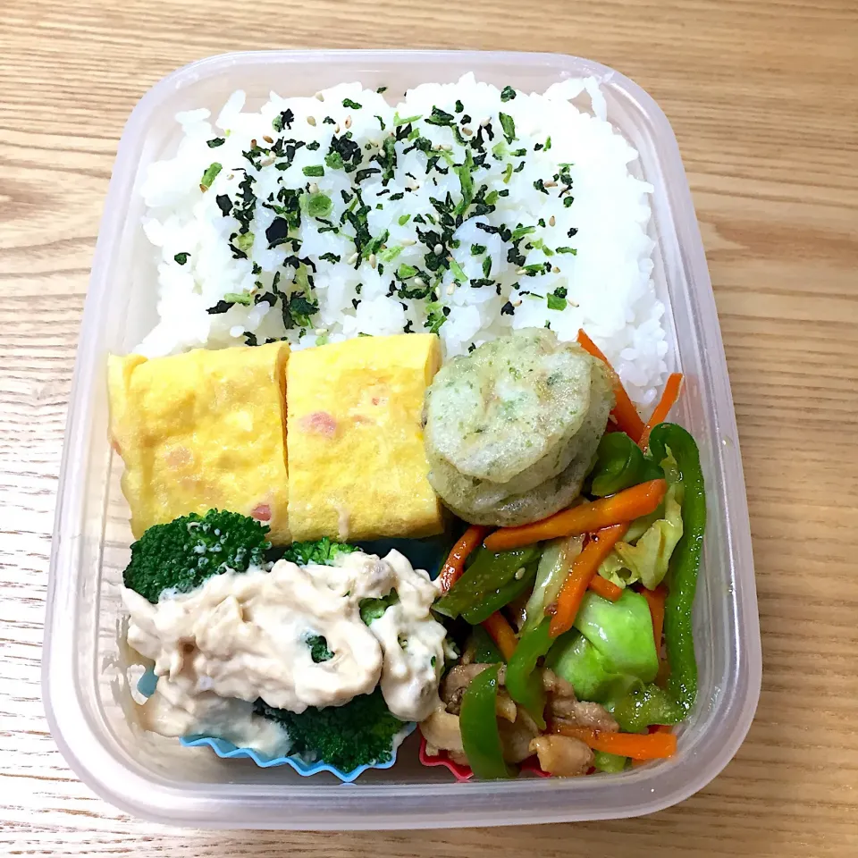 Snapdishの料理写真:金曜日の旦那さんのお弁当☺︎ #お弁当記録 #豚肉と野菜の焼肉ソース炒め#ブロッコリーのツナ和え|むさけんさん