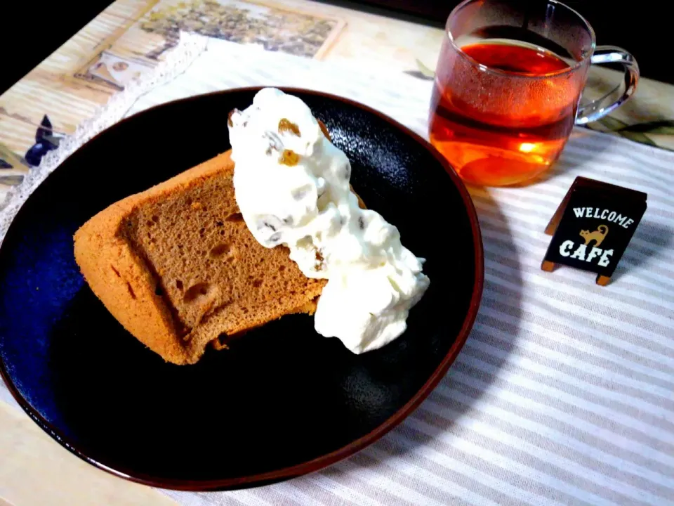 お店で食べるのがマナーですが
シナモンシフォンをお持ち帰り|みるくここあさん