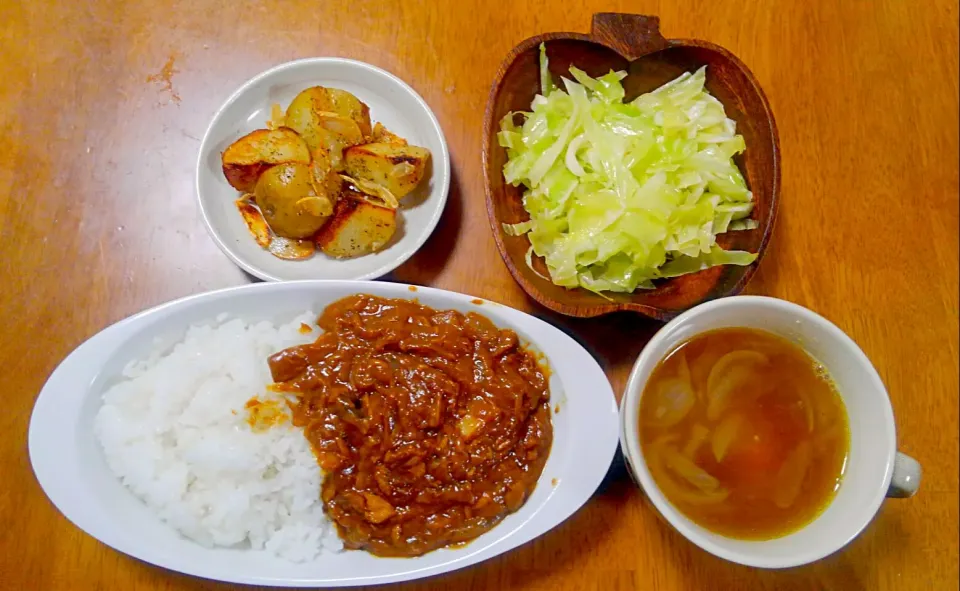 Snapdishの料理写真:１０月２５日　ツナカレー　コールスロー　ガーリックポテト　野菜スープ|いもこ。さん