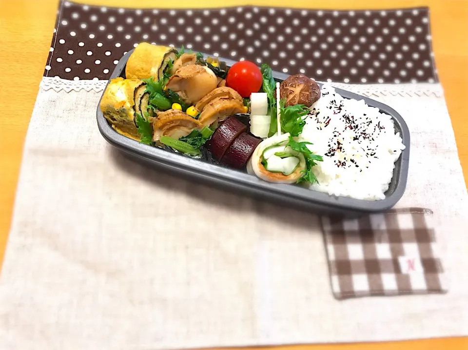 ほたて小松菜ソテー🌽🍄
卵焼き🍳
さつまいも甘煮🍠
ちくわ大葉たくあん🌀
たくあん😆
🍅🍚|あやこさん