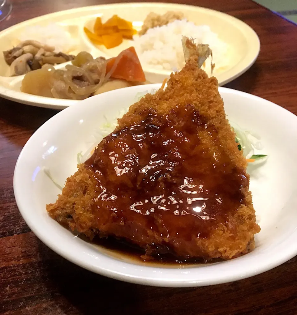 Snapdishの料理写真:本日の賄い  昼ごはん☀️☀️🔆
アジフライなど|ぽんたさん