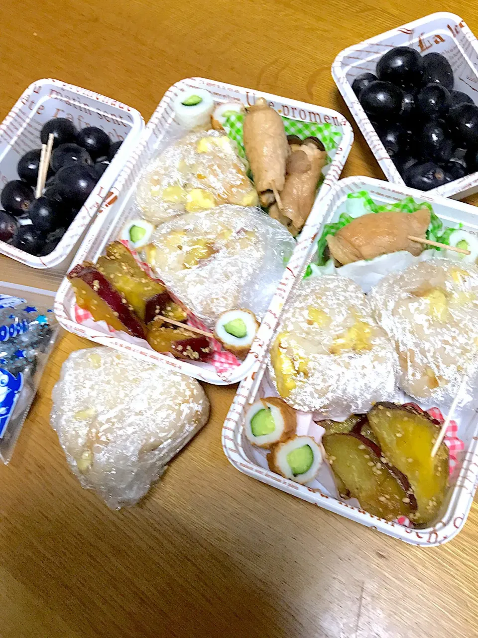 小学校の文化祭弁当🍙。🌰栗ご飯と大学芋風🍠としめじの肉巻き🍖弁当。|めぐりんさん