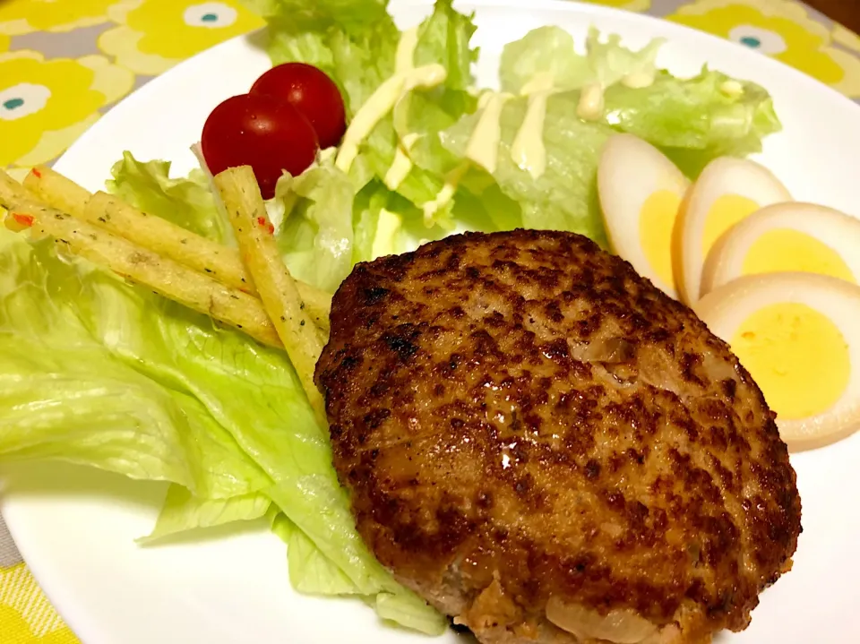 Snapdishの料理写真:息子作チーズインハンバーグ|masasho's momさん