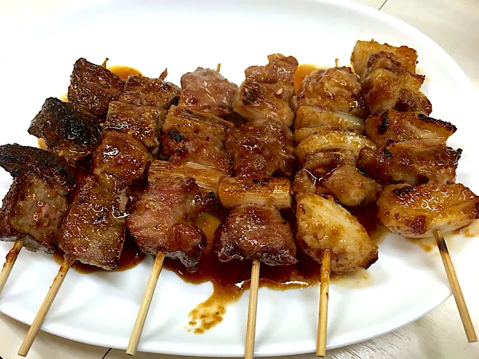 もつ焼きたち（レバ、ねぎ間、あぶら）タレ🤤|ゆうじ.さん