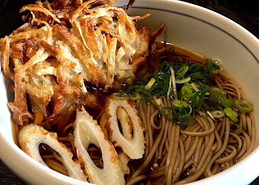 久々の ゴボウかき揚げ蕎麦
#麺好き男のランチ|mottoさん