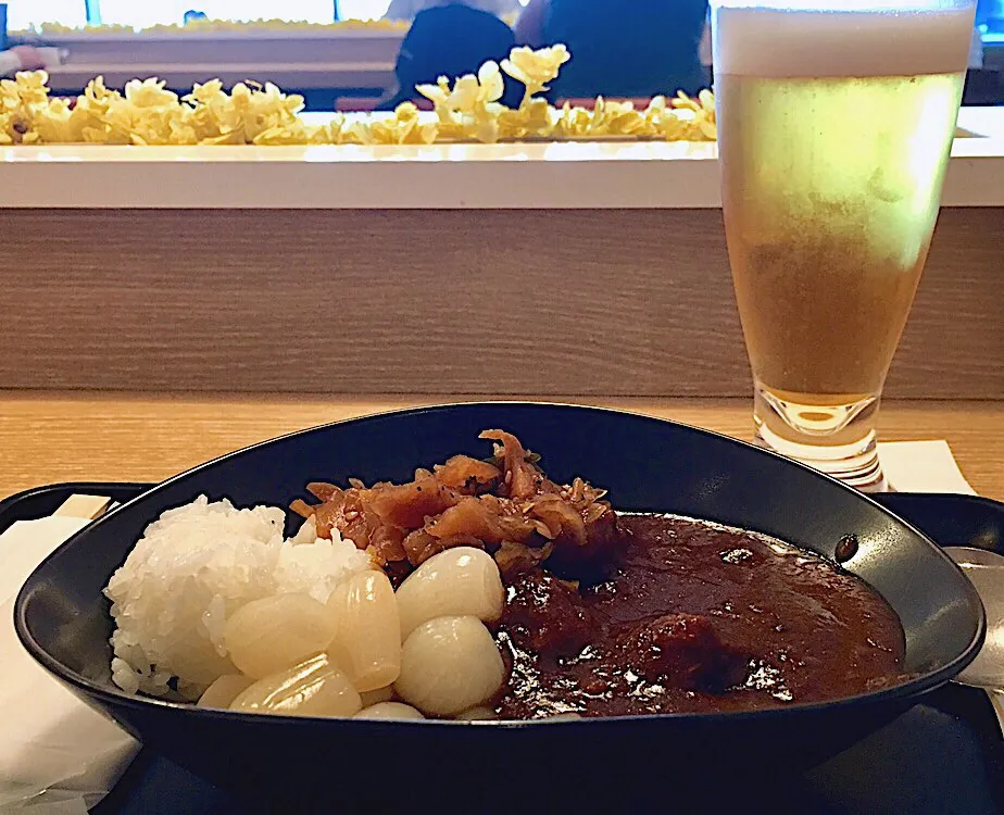 Snapdishの料理写真:生ビール with おつまみビーフ #カレー                                     モリモリらっきょ & 福神漬                                             @ 羽田空港|酒肴菜 kun                          自 2018.5.1さん