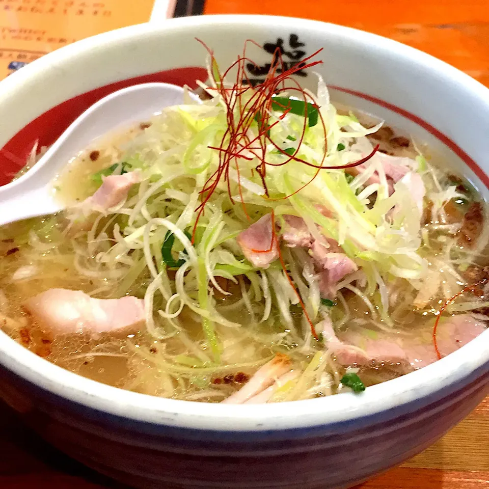 Snapdishの料理写真:塩元帥のネギ塩ラーメン🍜|ぴょん吉さん