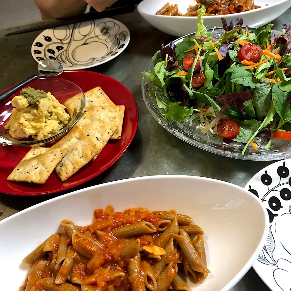 蕎麦粉ペンネアラビアータとサラダ🥗で晩ごはん😋|nao子さん