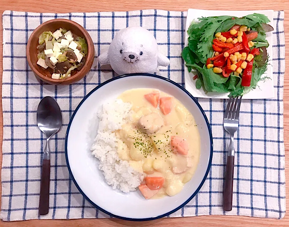 Snapdishの料理写真:10/27旦那さんシチュー晩ご飯💓   
         寒くなってきたなあ〜🍁
         今日はたっぷり眠れて幸せ😘|おーやんさん