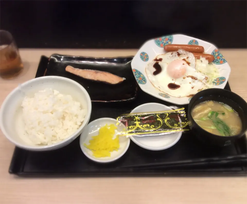 Snapdishの料理写真:新大阪駅 新幹線 駅中 特朝定食|Takeshi  Nagakiさん