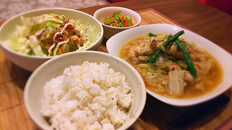 Snapdishの料理写真:手羽元と白菜の味噌ｺﾝｿﾒ煮～
の晩ごはん✨|kaz(*･ω･)さん