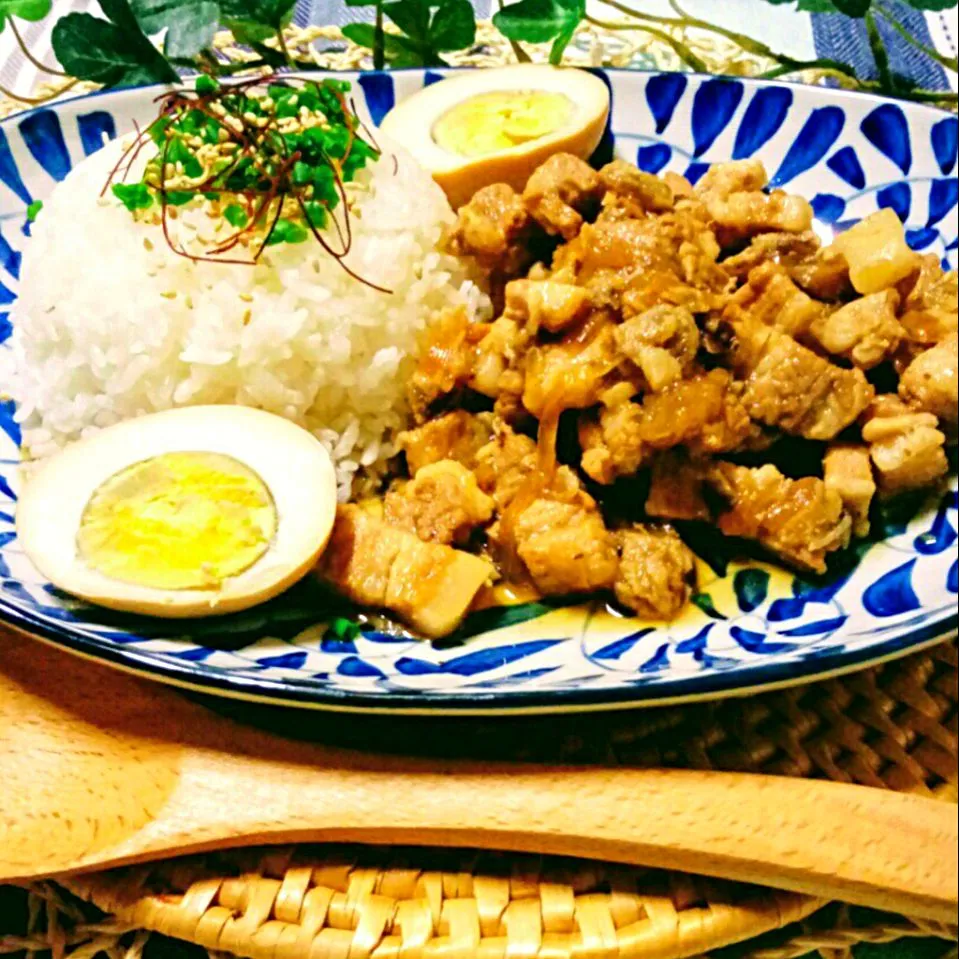 台湾の味＊魯肉飯＊ルーローファン

台湾人に認められた本格魯肉飯♪

職場の台湾人君から教わった
美味しい魯肉飯ルーローファンが
出来ました～♪|めるぼさん