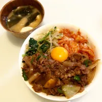 ビビンバ丼🐣💓豆腐とわかめのお味噌汁🍲|sagisuさん