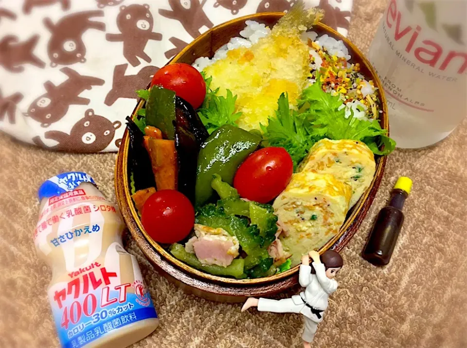 Snapdishの料理写真:新米ご飯🍚&キスフライ&花エビ🦐とわけぎの出汁巻き玉子&ゴーヤとベーコン🥓チャンプル&茄子🍆・ピーマン・人参🥕の甘味噌炒め&わさび菜&プチトマト🍅の私お弁当♪

 #弁当  #フチ子 #ダーリン東京出張#お家ラスト茄子🍆|桃実さん