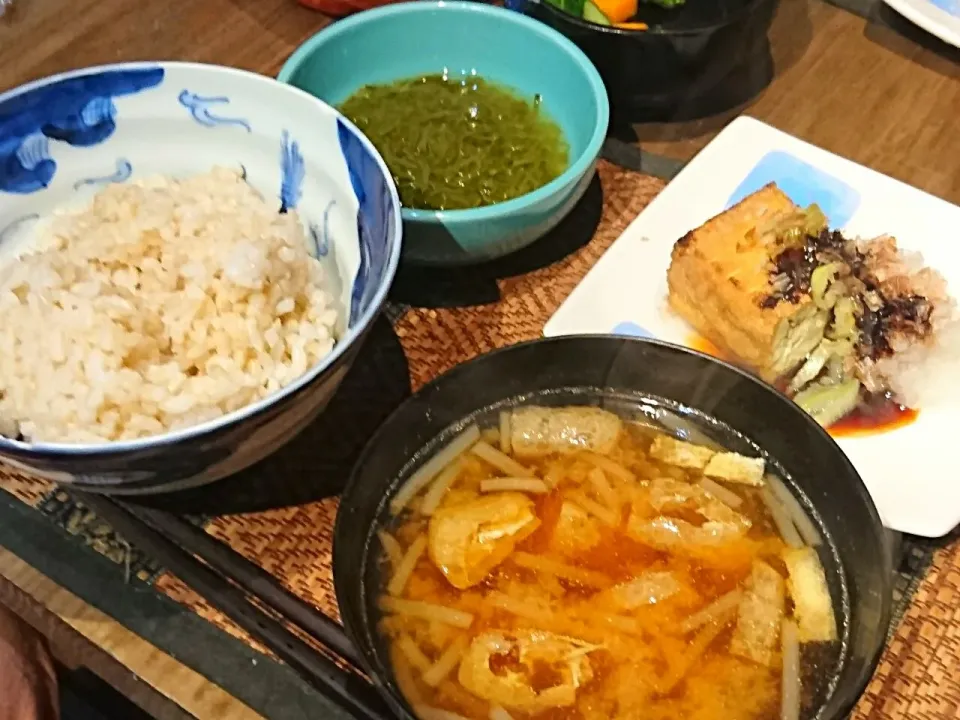 厚揚げ&めかぶ&もやしの味噌汁|まぐろさん