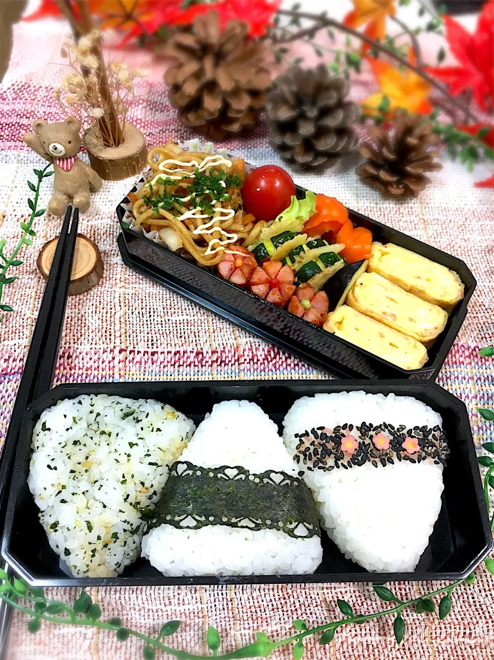 #onigiriaction 
 #おにぎりアクション 
 #旦那弁当 
 #男子弁当 
 #お昼ご飯 
 #おにぎり 
 #焼きそば|tomokoさん