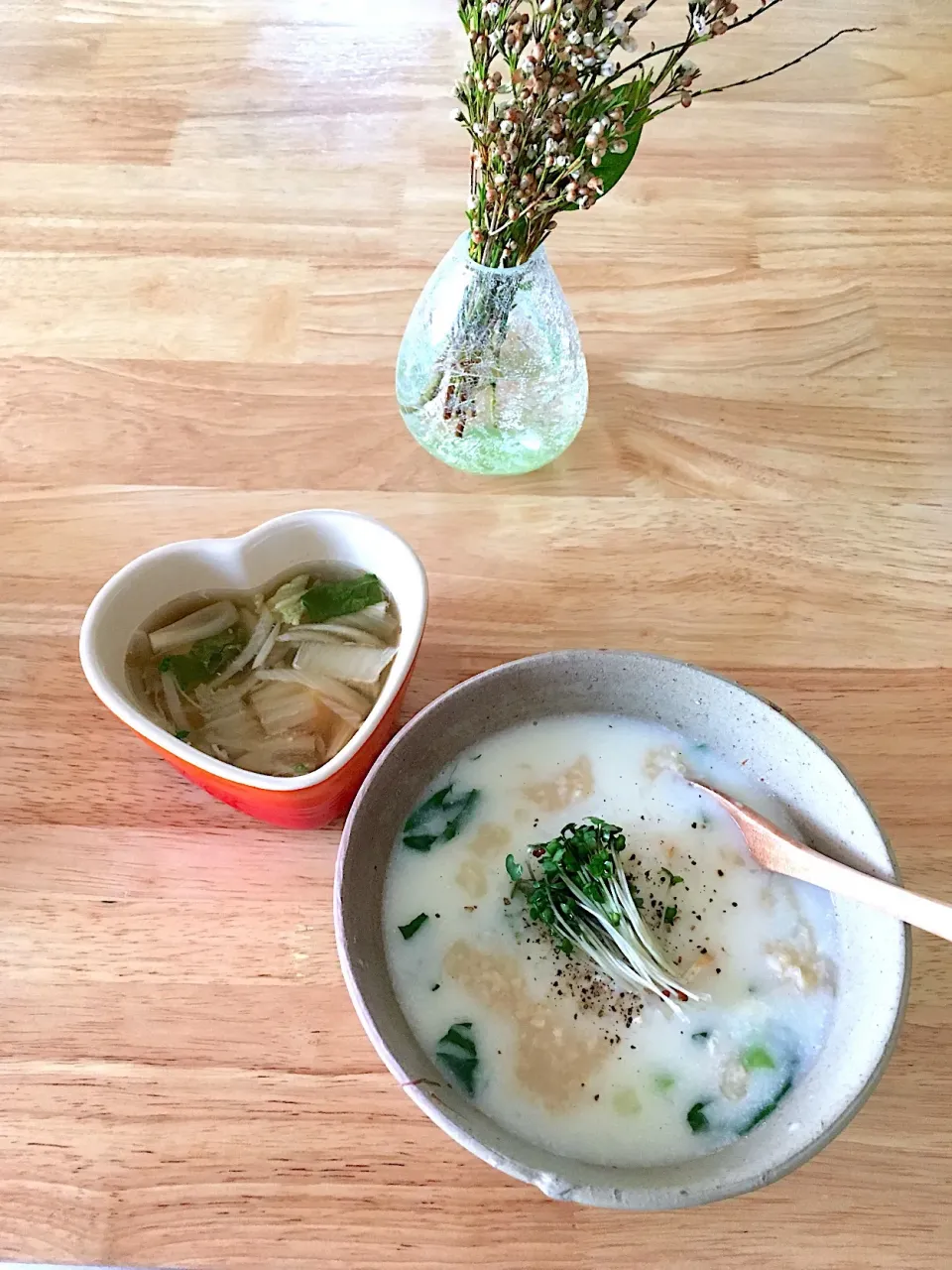 月曜日の朝ごはん🥣
大葉とハムとチーズのリゾット
野菜スープ|さくたえさん